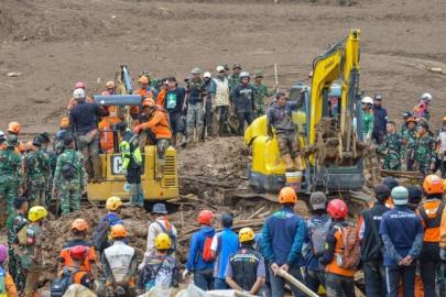 Endonezya’daki toprak kaymalarında can kaybı 53’e çıktı