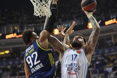 Fenerbahçe, Anadolu Efes'i farklı geçti