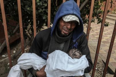 Gazze'de 11 çocuk donarak can verdi