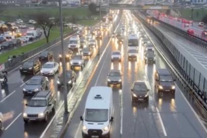 İstanbul'da akşam saatlerinde trafik yoğunluğu yüzde 80'e çıktı