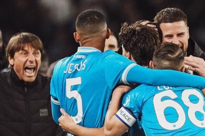 Napoli, Fiorentina'yı iki golle yıktı