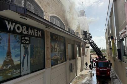 Alışveriş merkezinde çıkan yangın, söndürüldü