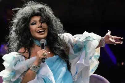 Bülent Ersoy'un Ramazan hediyesi şaşırttı: Işıltılı peçetelik