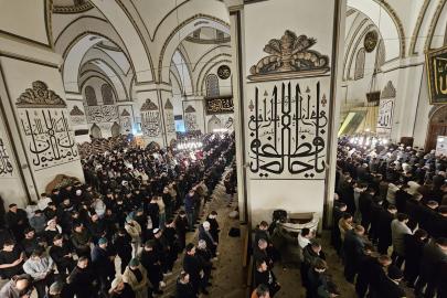 Bursa’da ilk teravih sevinci: Tarihi Ulu Camii dolup taştı
