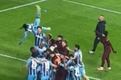 Christ Inao Oulai, su şişesine röveşata çekti