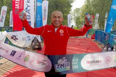 'Demir Adam' İzmir Duatlonu'nda birinci oldu