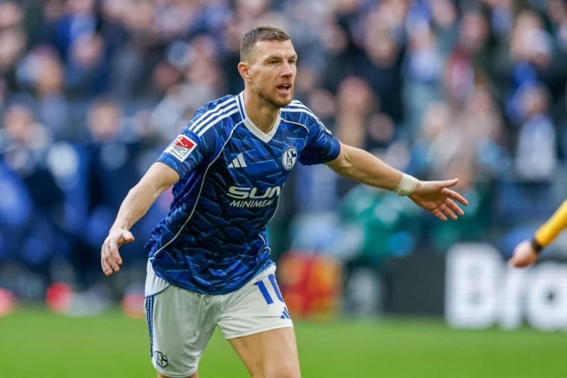 Edin Dzeko'nun golleri Schalke'ye yetmedi
