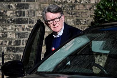 Epstein'den 75 bin dolar aldığı ortaya çıkan eski İngiliz büyükelçi gözaltına alındı