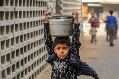 Gazze'de sıcak yemek dağıtıldı