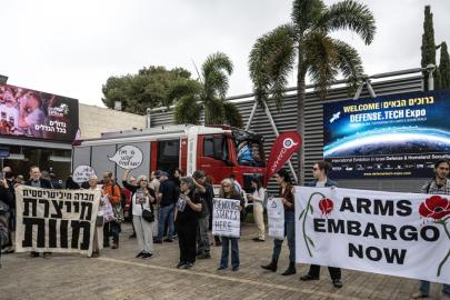 İsrailli aktivistlerden, Tel Aviv'deki silah fuarında Gazze protestosu