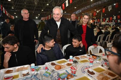 Kepez'de iftar sofraları kuruldu, lokmalar dağıtıldı