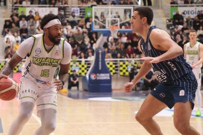 Merkezefendi Belediyesi Basket, Anadolu Efes'i mağlup etti