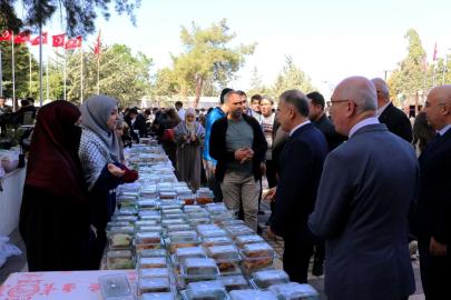 Mersin Üniversitesi’nde Gazze’ye destek için kermes düzenlendi