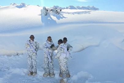 MSB duyurdu: Hayırseverlerin ördüğü 200 bere, Mehmetçik’e ulaştı