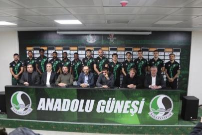 Sakaryaspor, transferin son gününde 13 oyuncu transfer etti