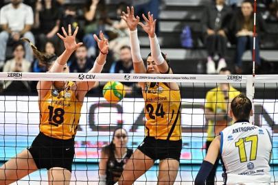 VakıfBank, Savino Del Bene'yi geriden gelerek mağlup etti