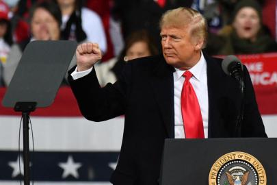 ABD'li gazeteci Carlson, İran'a saldırıların Önce Amerika anlayışıyla bağdaşmadığını söyledi