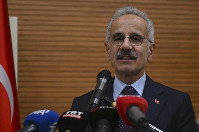Bakan Uraloğlu: PTT'yi, sürekli yenileyerek hizmet kalitesini artırıyoruz