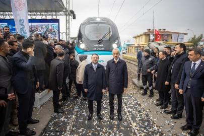 Bakanlar Uraloğlu ve Gürlek, milli hızlı trenin yol testleri törenine katıldı
