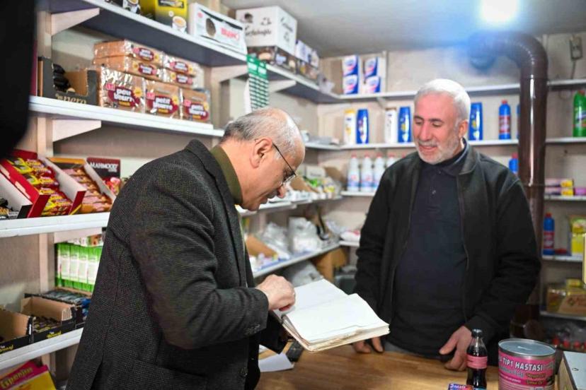 Başkan Er, vatandaşların mahalle bakkallarına ve fırınlarına olan borçlarını kapattı