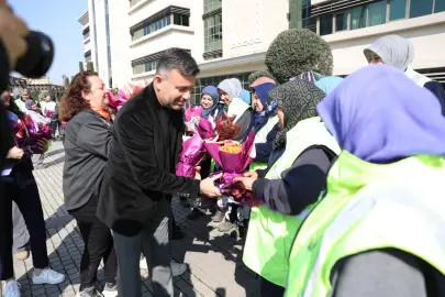 Bursa Büyükşehir'den kadınlar çiçek jesti