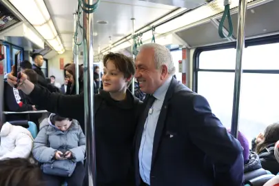 Bursa Nilüfer'de Başkan Özdemir’den mesai öncesi metro sürprizi