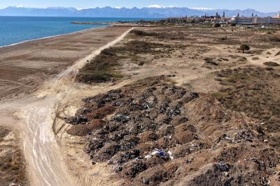Caretta kumsalındaki temizlik çalışmasında 1500 lağım çukuru tespit edildi