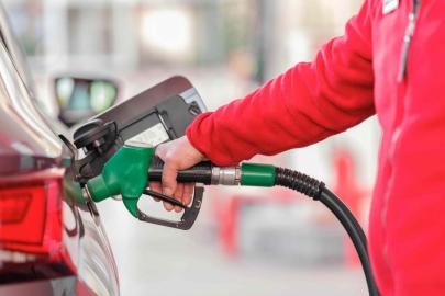 Fransızlar ve Portekizliler ucuz akaryakıt için İspanya'ya geçiyor