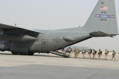 İran: ABD uçak gemisine lojistik ve servis hizmeti veren noktalar meşru hedefimizdir