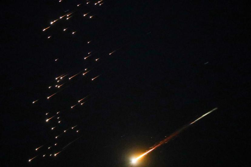 İran, ABDİsrail hedeflerine yeni füze ve İHA saldırısı düzenlediğini duyurdu