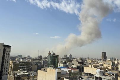 İsrail Ordu Sözcüsü, Tahrandaki İran Devrim Muhafızları Ordusu Karargahı'nı vurduklarını iddia etti