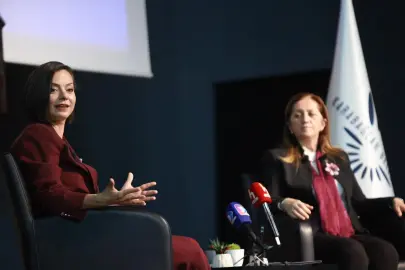 İzmir Karabağlar’da “Kadın ve Emek” forumu