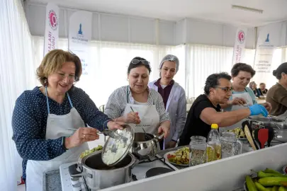 İzmir'de Mahalle Mutfağı açıldı