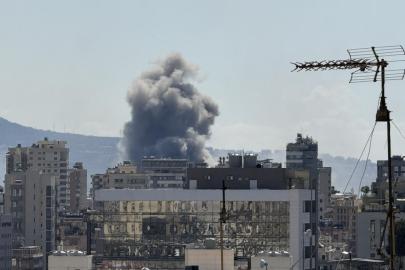 Katil İsrail ordusu Beyrut'un güneyindeki Dahiye bölgesine yeni hava saldırısı düzenledi