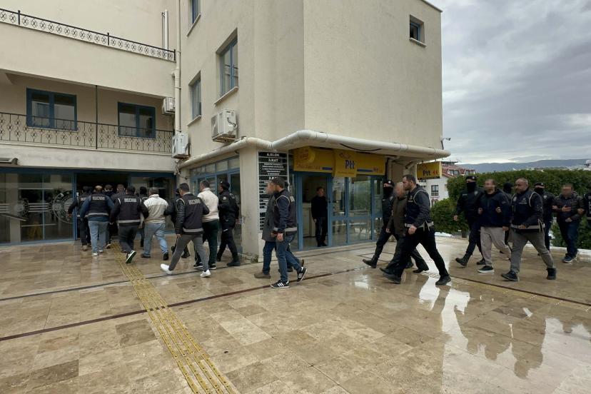 Marmaris Belediyesi'nde 'rüşvet' soruşturmasında gözaltına alınan şüpheliler adliyede