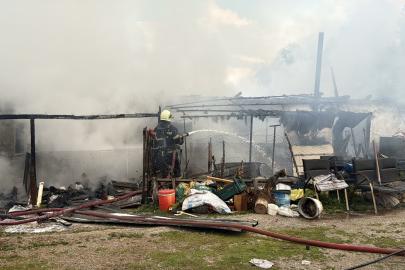 Muğla’da evde çıkan yangında aile alevlerin arasından kurtuldu