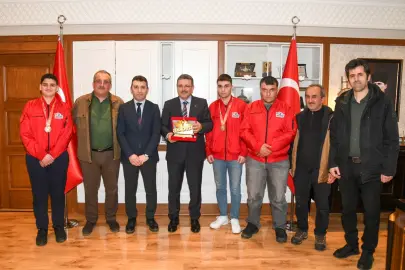 TEKNOFEST şampiyonlarından Başkan Genç’e ziyaret