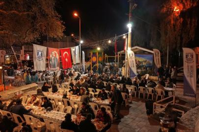 Türkkuyusu Mahallesi'nde 40 yıllık sahur yemeği geleneği devam etti