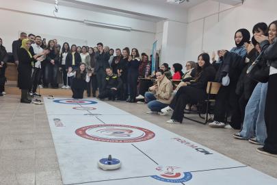 Üniversitede floor curling tanıtımı