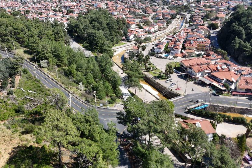 Yenilenen İçmeler-Turunç Kavşağı'nda yol yeniden hizmete açıldı