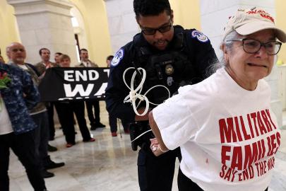 ABD'de İran savaşını protesto eden gaziler gözaltına alındı