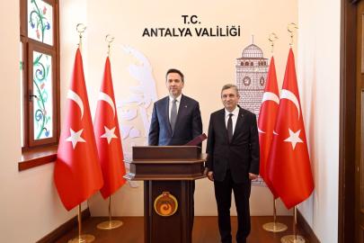Bakan Bayraktar’dan Antalya Valiliğine ziyaret