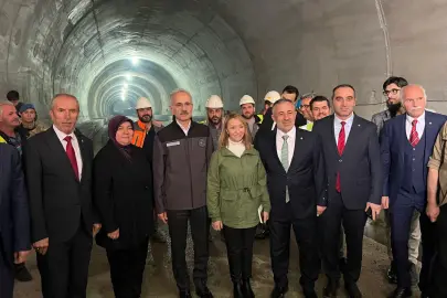 Bakan Uraloğlu'nda T26 tüneli sahasında kritik inceleme