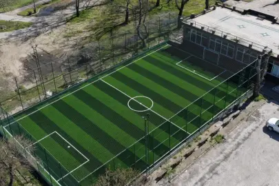 Balıkesir’de mahalleler yeni halı sahalara kavuştu