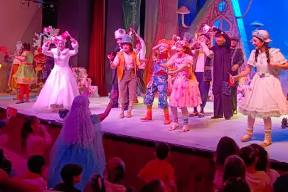 Bursa Devlet Tiyatrosu 23 Nisan’ı “Bencil Dev” ile kutladı  