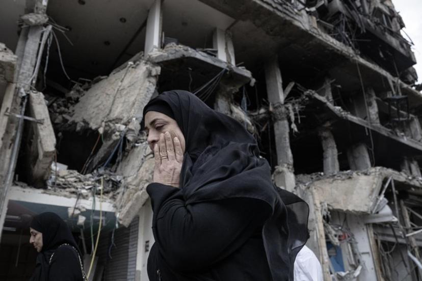 İşgalci İsrail, Lübnan'ın güneyinde evleri yıkmaya devam ediyor