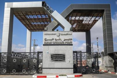 İşgalci İsrail'in kısıtlamaları altındaki Refah'tan yurt dışında tedavi için 42 hasta geçti