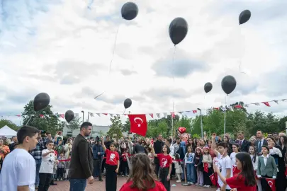 İzmir Bornova’da gökyüzü çocukların