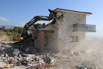 Kaş'ta 5 bin 112 kaçak yapının yıkımı için 10'uncu ihale