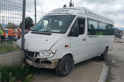 Burdur'da 3 aracın karıştığı kaza; 2'si çocuk 6 yaralı